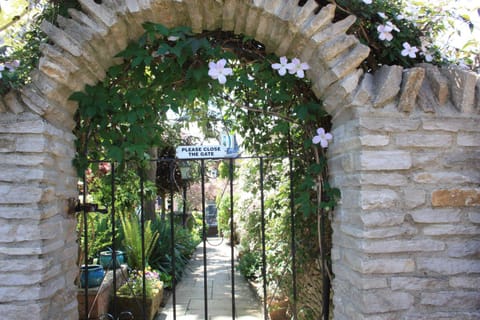 Facade/entrance, Garden