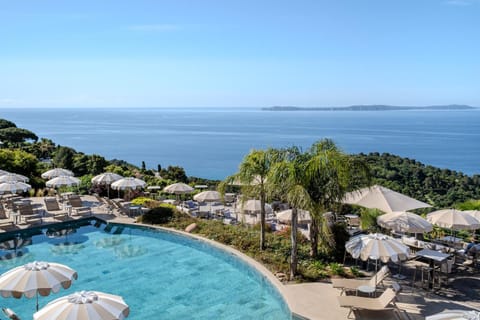 Property building, Restaurant/places to eat, Swimming pool