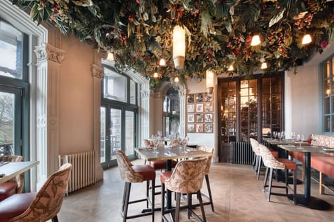 Restaurant/places to eat, Spring, Day, On site