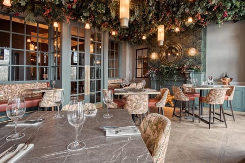 Restaurant/places to eat, Spring, Day, Lounge or bar, On site