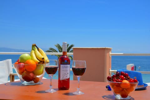 Restaurant/places to eat, Nightclub / DJ, Ski School, Balcony/Terrace, Sea view, Supermarket/grocery shop, Shopping Area