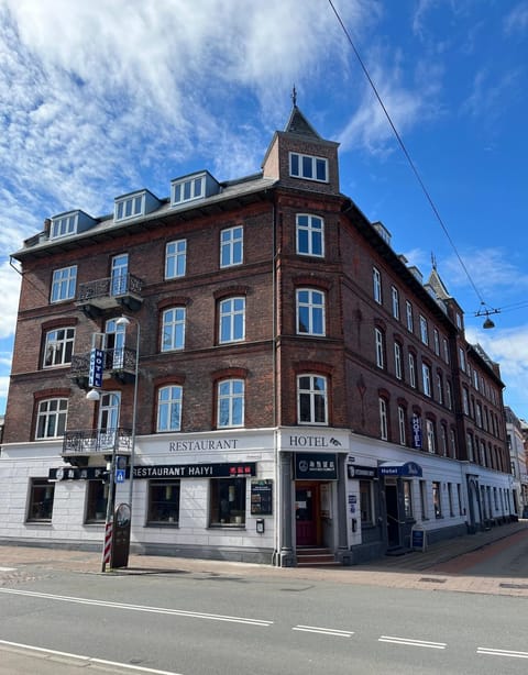 Property building, Location