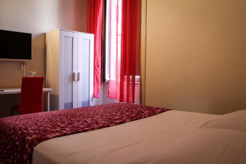 Bed, TV and multimedia, Other, Photo of the whole room, Bedroom