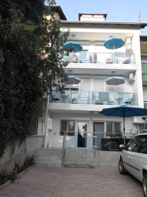 Facade/entrance, Lake view