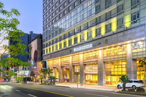 Facade/entrance