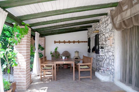 Day, Seating area