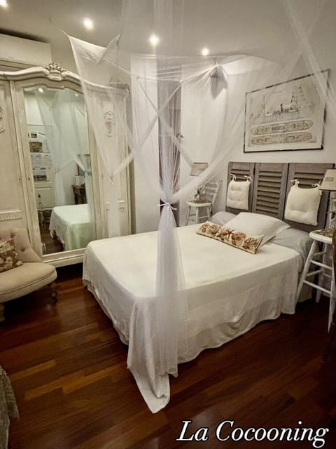 Bathroom, Text overlay