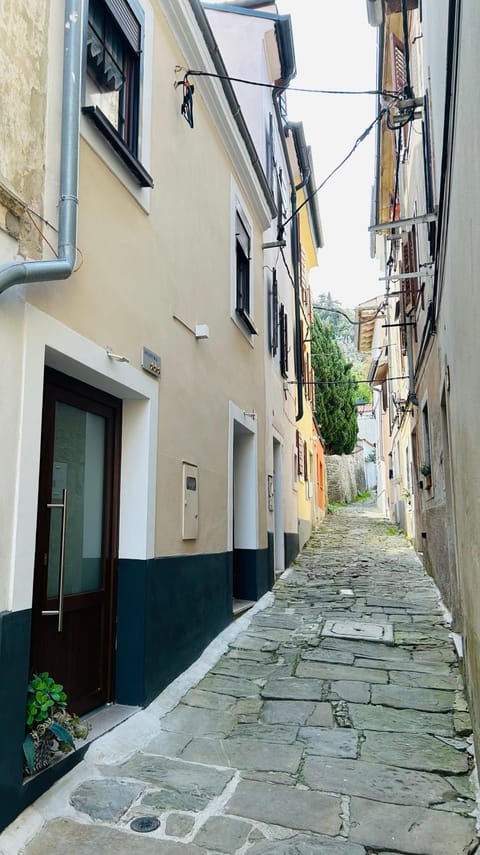 Property building, Facade/entrance, Neighbourhood, Street view