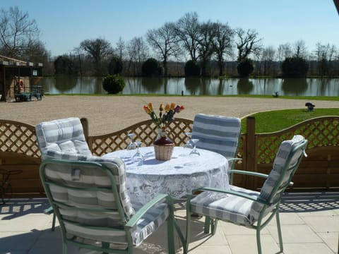 Spring, On site, Garden view, Lake view, Time of day