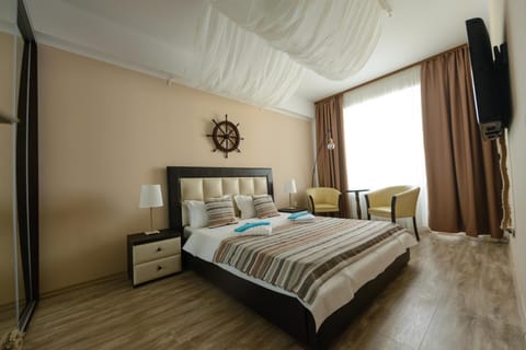 Bedroom, cot