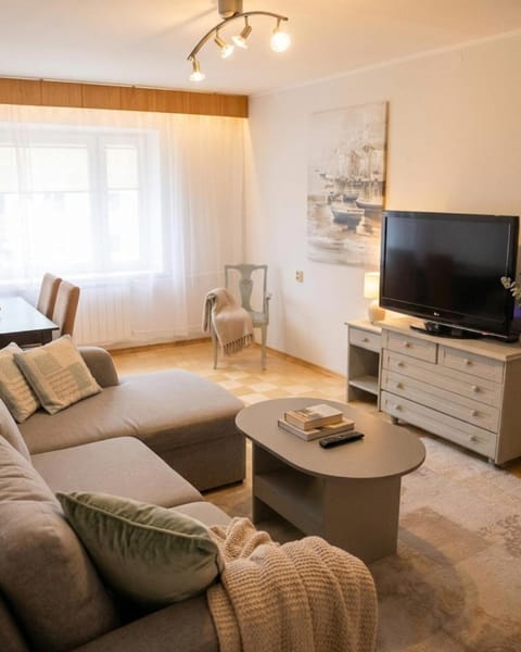 TV and multimedia, Living room, Decorative detail
