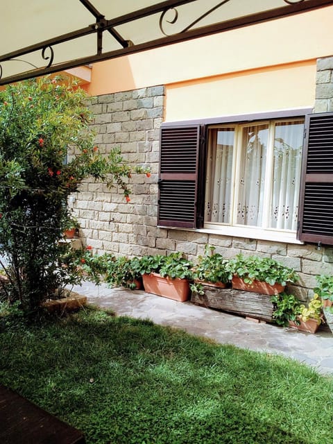 Property building, Facade/entrance, Spring, Day, People, Neighbourhood, Natural landscape, Summer, Garden, Garden, View (from property/room), View (from property/room), Food and drinks, Food and drinks, Other, Other, Other, Banquet/Function facilities, Decorative detail, Decorative detail, Floor plan, Dining area, Animals, On site, Pets, City view, City view, Garden view, Garden view, Landmark view, Landmark view, Area and facilities, Area and facilities, Time of day, Family, Quiet street view, Inner courtyard view