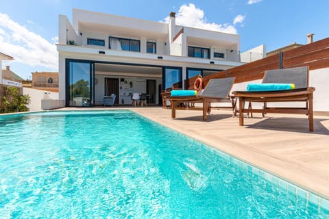 Property building, Swimming pool, Swimming pool