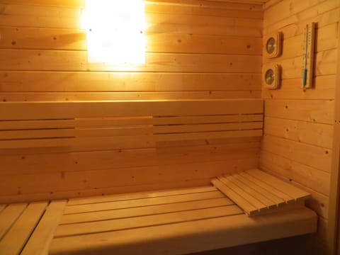 Property building, Sauna, Area and facilities, Seasons, Family, towels