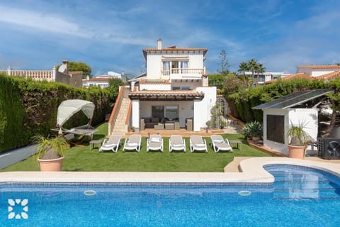 Property building, Patio, Spring, Day, Garden, Garden view, Pool view, Swimming pool, sunbed