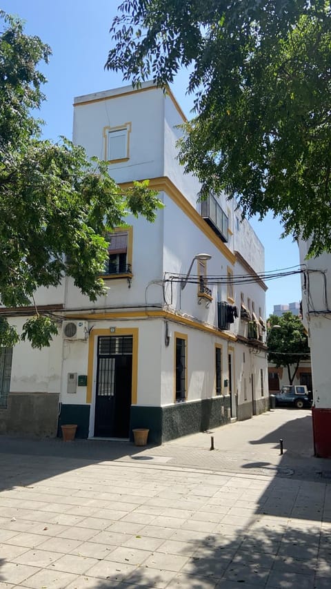 Property building, Facade/entrance, Off site, Day, Neighbourhood, Street view, Location