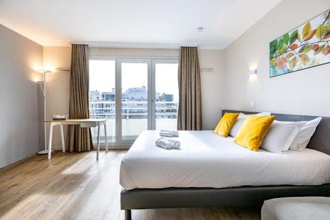 Photo of the whole room, Bedroom