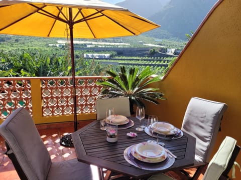 Natural landscape, Coffee/tea facilities, View (from property/room), Balcony/Terrace, Dining area, Mountain view, Quiet street view