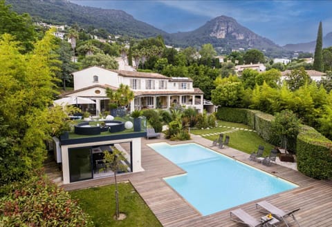 Property building, Natural landscape, Garden, Garden view, Mountain view, Pool view, Swimming pool
