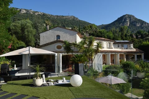 Property building, Patio, Garden, Garden view, Mountain view