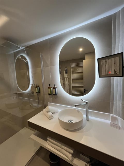 Bathroom, Bedroom