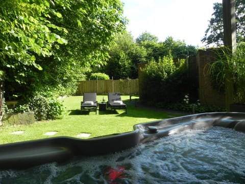 Garden, Hot Tub