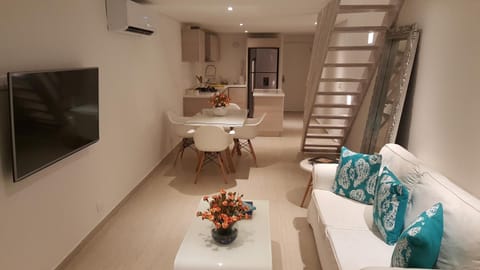 Kitchen or kitchenette, Decorative detail, Dining area