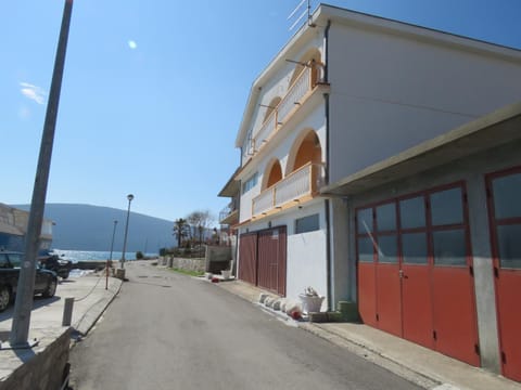 Facade/entrance, Neighbourhood, Other, Decorative detail, Street view