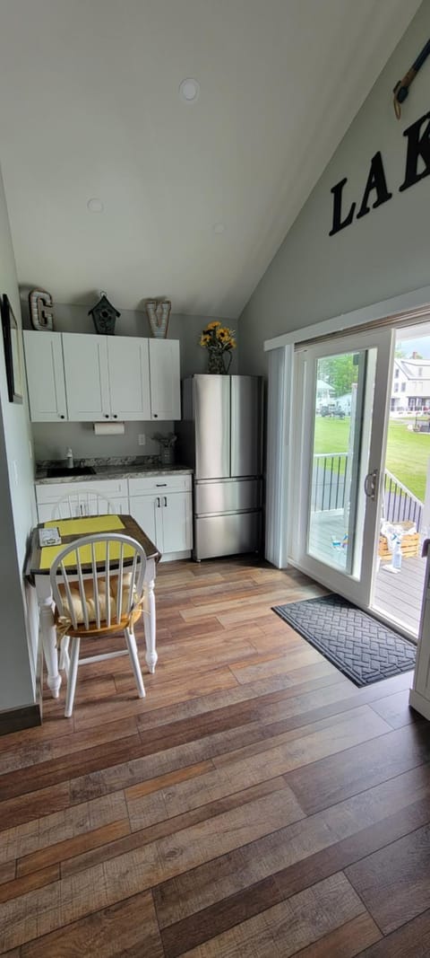 View (from property/room), Kitchen or kitchenette, Seating area, Dining area