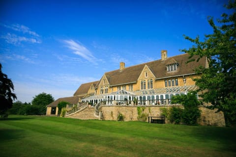 Property building, Garden, Garden view, Landmark view