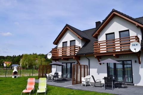 Property building, BBQ facilities, Children play ground, Balcony/Terrace, Beach, Hiking, Cycling