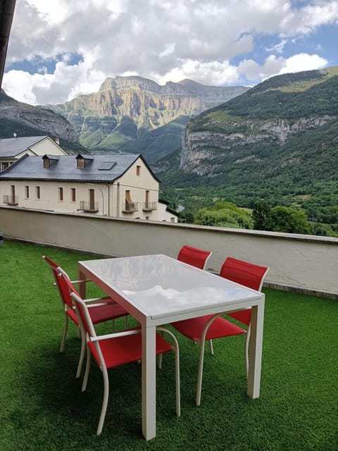 Balcony/Terrace, Mountain view