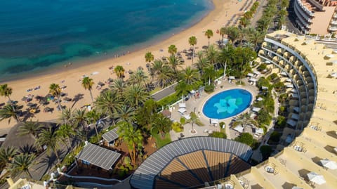 Property building, Facade/entrance, Bird's eye view, Beach, Swimming pool