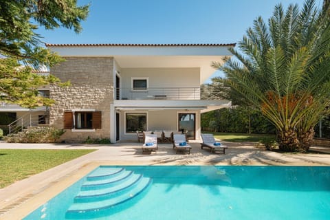 Property building, Garden, Swimming pool, sunbed