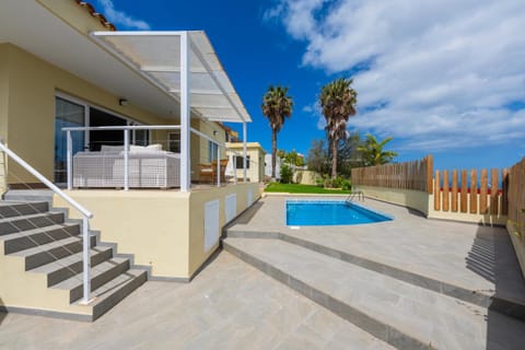 Balcony/Terrace, Pool view, Swimming pool