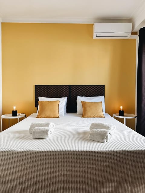 Bed, Bedroom, towels, air conditioner