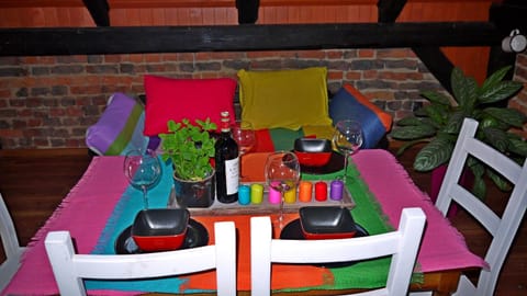 Photo of the whole room, Decorative detail