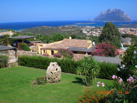 Patio, Nearby landmark, Restaurant/places to eat, Spring, Natural landscape, Bird's eye view, Summer, BBQ facilities, Bowling, Garden, Beach, Aqua park, Autumn, City view, Garden view, Garden view, Landmark view, Sea view, Shopping Area