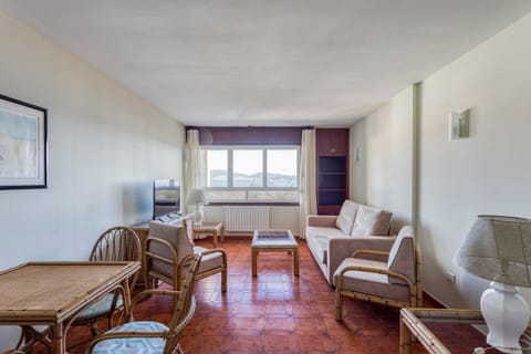 Lounge or bar, Seating area, Dining area