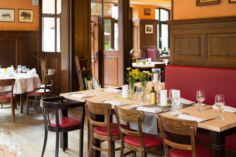 Restaurant/places to eat, Restaurant/places to eat