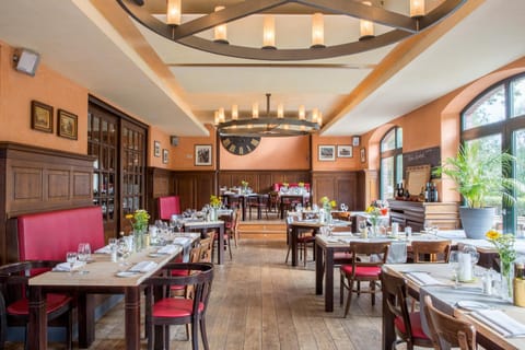 Restaurant/places to eat, Restaurant/places to eat