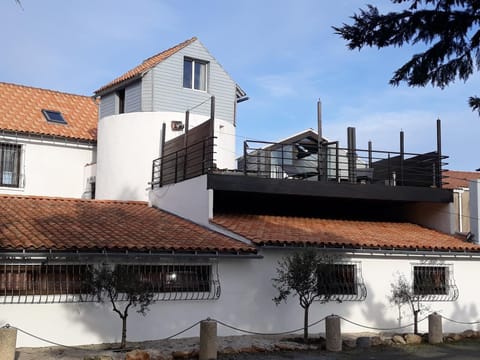 Facade/entrance, Day, Garden view