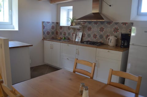 Gîtes La ferme accrochée à la colline House in Provence-Alpes-Côte d'Azur