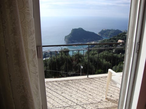 Balcony/Terrace, Landmark view, Mountain view, Sea view