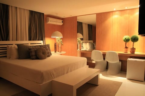 Bed, Photo of the whole room, Bedroom, air conditioner