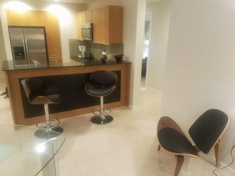 Coffee/tea facilities, Kitchen or kitchenette, Seating area