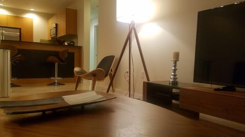 TV and multimedia, Coffee/tea facilities, Kitchen or kitchenette, Decorative detail