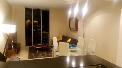 TV and multimedia, Living room, Decorative detail, Seating area, Dining area