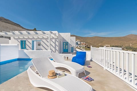 Balcony/Terrace, Beach, Pool view