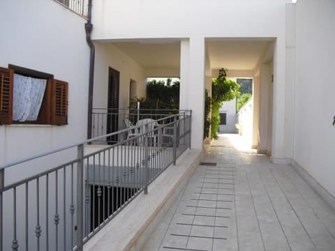 Property building, Internal: Not applicable to any particular room